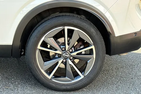 YE23BVU Nissan Qashqai 1.5 h e-POWER Tekna Auto Euro 6 (s/s) 5dr Thumbnail #24