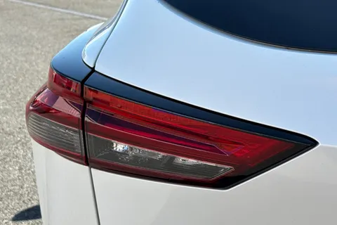 YE23BVU Nissan Qashqai 1.5 h e-POWER Tekna Auto Euro 6 (s/s) 5dr Thumbnail #34