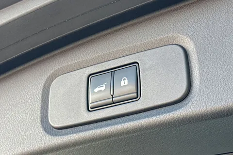 YE23BVU Nissan Qashqai 1.5 h e-POWER Tekna Auto Euro 6 (s/s) 5dr Thumbnail #36