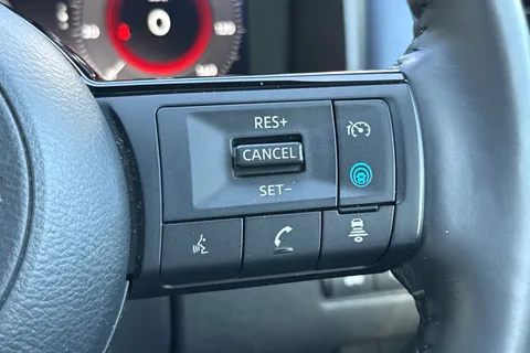 YE23BVU Nissan Qashqai 1.5 h e-POWER Tekna Auto Euro 6 (s/s) 5dr Thumbnail #42