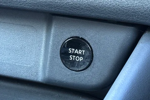 YE23BVU Nissan Qashqai 1.5 h e-POWER Tekna Auto Euro 6 (s/s) 5dr Thumbnail #45