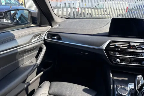 YG71URX BMW 5 Series 3.0 530d MHT M Sport Steptronic xDrive Euro 6 (s/s) 4dr Thumbnail #16