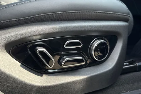 LB25YTH BYD Sealion 7 82.5kWh Design Auto AWD 5dr Thumbnail #32