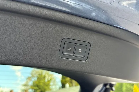 LB25YTH BYD Sealion 7 82.5kWh Design Auto AWD 5dr Thumbnail #38