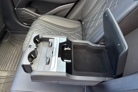 LB25YTH BYD Sealion 7 82.5kWh Design Auto AWD 5dr Thumbnail #43