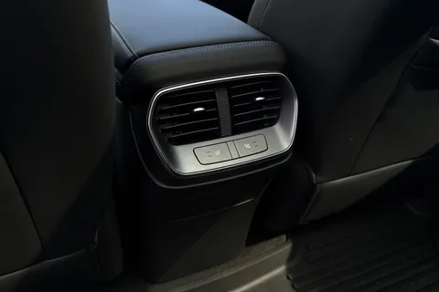 LB25YTH BYD Sealion 7 82.5kWh Design Auto AWD 5dr Thumbnail #44