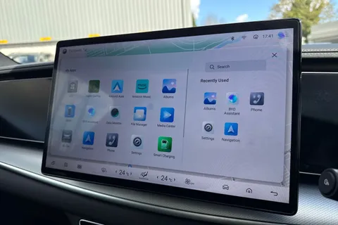 LB25YTH BYD Sealion 7 82.5kWh Design Auto AWD 5dr Thumbnail #60