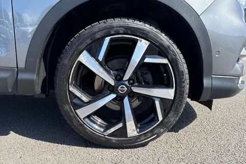 MF18XEG Nissan Qashqai 1.2 DIG-T Tekna Euro 6 (s/s) 5dr Thumbnail #9