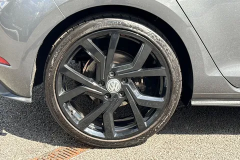 VK67ZVR Volkswagen Golf 2.0 TDI GTD Euro 6 (s/s) 5dr Thumbnail #12