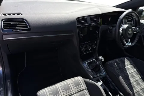 VK67ZVR Volkswagen Golf 2.0 TDI GTD Euro 6 (s/s) 5dr Thumbnail #16