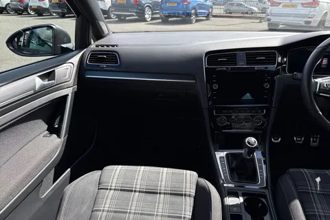 VK67ZVR Volkswagen Golf 2.0 TDI GTD Euro 6 (s/s) 5dr Thumbnail #21
