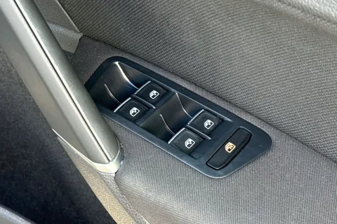 VK67ZVR Volkswagen Golf 2.0 TDI GTD Euro 6 (s/s) 5dr Thumbnail #22