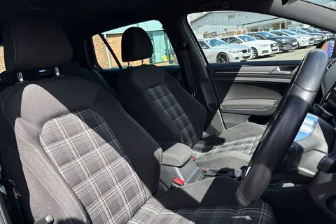 VK67ZVR Volkswagen Golf 2.0 TDI GTD Euro 6 (s/s) 5dr Thumbnail #25