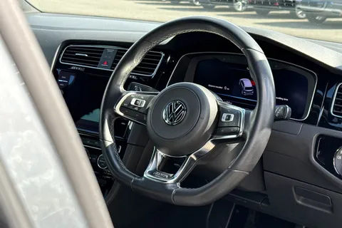 VK67ZVR Volkswagen Golf 2.0 TDI GTD Euro 6 (s/s) 5dr Thumbnail #32