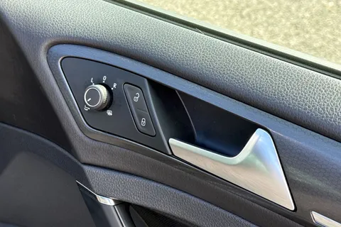 VK67ZVR Volkswagen Golf 2.0 TDI GTD Euro 6 (s/s) 5dr Thumbnail #33