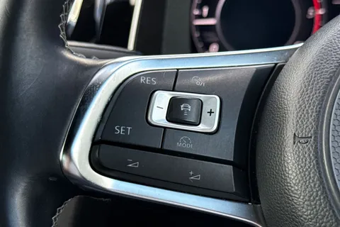 VK67ZVR Volkswagen Golf 2.0 TDI GTD Euro 6 (s/s) 5dr Thumbnail #39