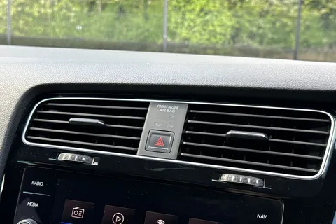 VK67ZVR Volkswagen Golf 2.0 TDI GTD Euro 6 (s/s) 5dr Thumbnail #42