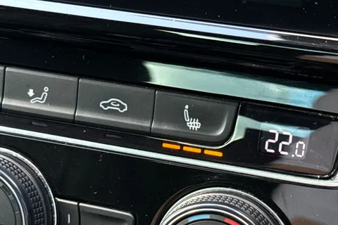 VK67ZVR Volkswagen Golf 2.0 TDI GTD Euro 6 (s/s) 5dr Thumbnail #43