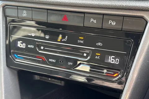 DU72GXK Volkswagen T-Roc 1.0 TSI Style 5dr Thumbnail #23