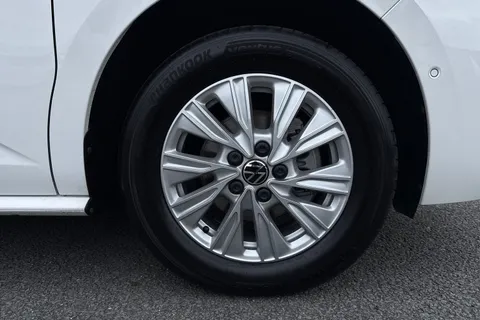 DG26CMZ Volkswagen California Coast T7 SWB 150 PS DSG - New Shape / Delivery Mileage Thumbnail #10