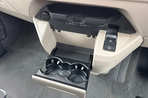 DG26CMZ Volkswagen California Coast T7 SWB 150 PS DSG - New Shape / Delivery Mileage Thumbnail #23