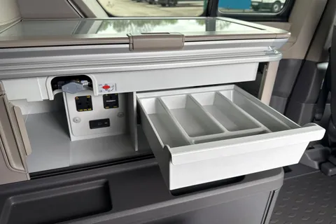 DG26CMZ Volkswagen California Coast T7 SWB 150 PS DSG - New Shape / Delivery Mileage Thumbnail #38