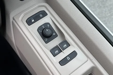 DG26CMZ Volkswagen California Coast T7 SWB 150 PS DSG - New Shape / Delivery Mileage Thumbnail #42