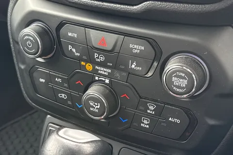 YX21JCU Jeep Renegade 1.3 GSE T4 11.4kWh Trailhawk Auto 4xe Euro 6 (s/s) 5dr Thumbnail #22