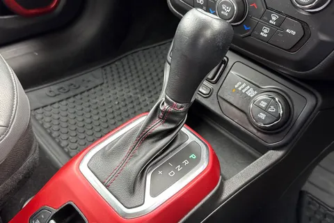 YX21JCU Jeep Renegade 1.3 GSE T4 11.4kWh Trailhawk Auto 4xe Euro 6 (s/s) 5dr Thumbnail #23
