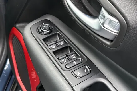 YX21JCU Jeep Renegade 1.3 GSE T4 11.4kWh Trailhawk Auto 4xe Euro 6 (s/s) 5dr Thumbnail #24