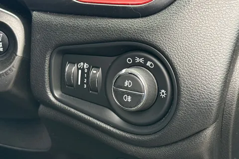 YX21JCU Jeep Renegade 1.3 GSE T4 11.4kWh Trailhawk Auto 4xe Euro 6 (s/s) 5dr Thumbnail #35