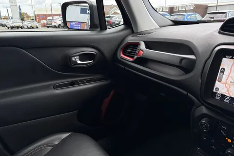 YX21JCU Jeep Renegade 1.3 GSE T4 11.4kWh Trailhawk Auto 4xe Euro 6 (s/s) 5dr Thumbnail #46