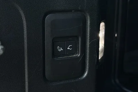 HD23RYC Land Rover Defender 110 3.0 D250 X-Dynamic HSE 5dr Thumbnail #29