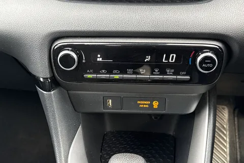 ML21NDV Toyota Yaris 1.5 Hybrid Icon 5dr CVT Thumbnail #21