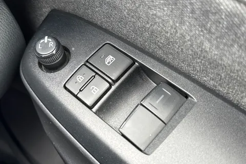 ML21NDV Toyota Yaris 1.5 Hybrid Icon 5dr CVT Thumbnail #36