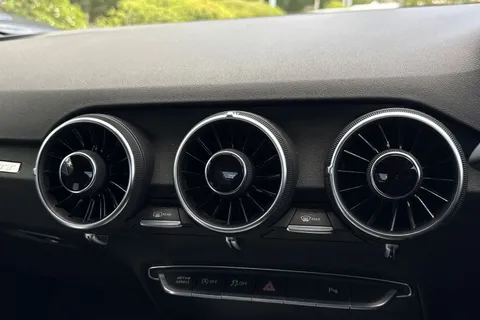 EK23AOW Audi TT Coup- Black Edition 40 TFSI  197 PS S tronic Thumbnail #23