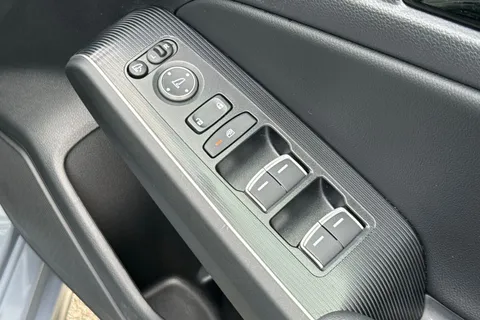 MV73UUW Honda Civic 2.0 h i-MMD Advance eCVT Euro 6 (s/s) 5dr Thumbnail #24