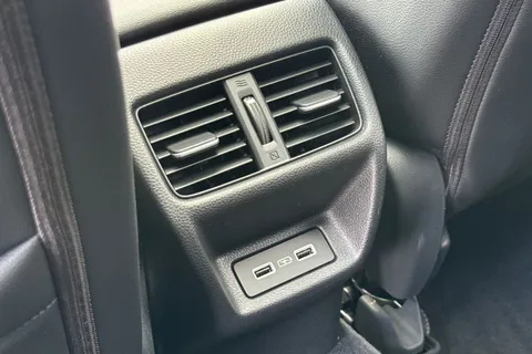 MV73UUW Honda Civic 2.0 h i-MMD Advance eCVT Euro 6 (s/s) 5dr Thumbnail #36