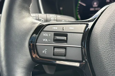 MV73UUW Honda Civic 2.0 h i-MMD Advance eCVT Euro 6 (s/s) 5dr Thumbnail #39