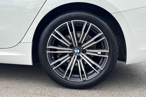 FP69CDZ BMW 3 Series 2.0 320i M Sport Auto Euro 6 (s/s) 4dr Thumbnail #13