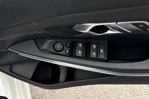 FP69CDZ BMW 3 Series 2.0 320i M Sport Auto Euro 6 (s/s) 4dr Thumbnail #22