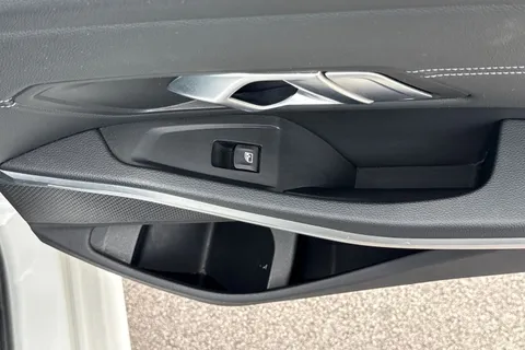 FP69CDZ BMW 3 Series 2.0 320i M Sport Auto Euro 6 (s/s) 4dr Thumbnail #32