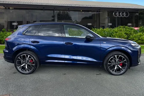 PJ75HKL Audi Q3 SUV Edition 1 TFSI  150 PS S tronic Thumbnail #4