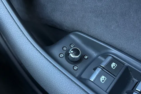 PJ23OKN Audi Q7 Black Edition 50 TDI quattro 286 PS tiptronic Thumbnail #46