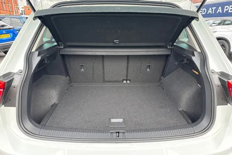 YK70XZO Volkswagen Tiguan 2.0 TDI Match DSG 4Motion Euro 6 (s/s) 5dr Thumbnail #8