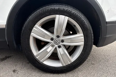 YK70XZO Volkswagen Tiguan 2.0 TDI Match DSG 4Motion Euro 6 (s/s) 5dr Thumbnail #13