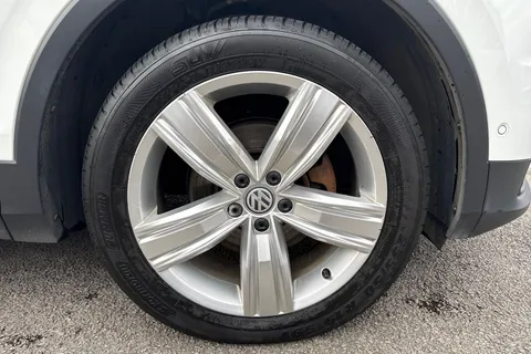 YK70XZO Volkswagen Tiguan 2.0 TDI Match DSG 4Motion Euro 6 (s/s) 5dr Thumbnail #14