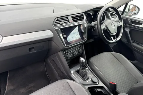YK70XZO Volkswagen Tiguan 2.0 TDI Match DSG 4Motion Euro 6 (s/s) 5dr Thumbnail #16