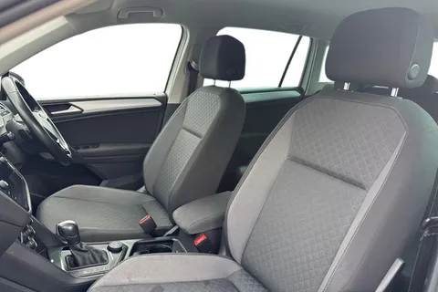 YK70XZO Volkswagen Tiguan 2.0 TDI Match DSG 4Motion Euro 6 (s/s) 5dr Thumbnail #17