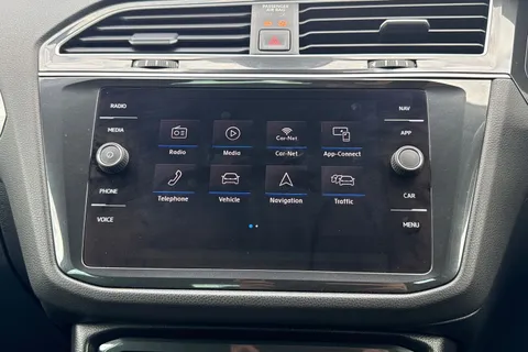 YK70XZO Volkswagen Tiguan 2.0 TDI Match DSG 4Motion Euro 6 (s/s) 5dr Thumbnail #18